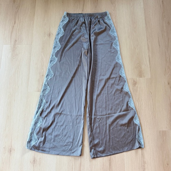 NWT! Savage X Fenty‎ Lounge Pants M Gray Lace Trim Wide Leg Elastic Waist Soft - Picture 2 of 14